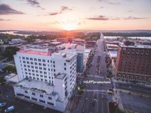 Dlaczego First National Bank and Trust Co. jest idealnym wyborem dla Twoich finansów?