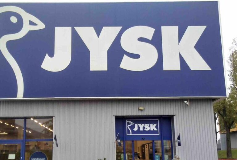 Zarobki sprzedawcy w Jysk – co warto wiedzieć?