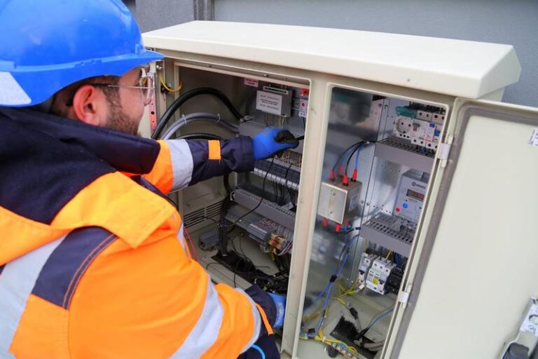 Elektryk w Belgii – ile możesz zarobić na tym zawodzie?