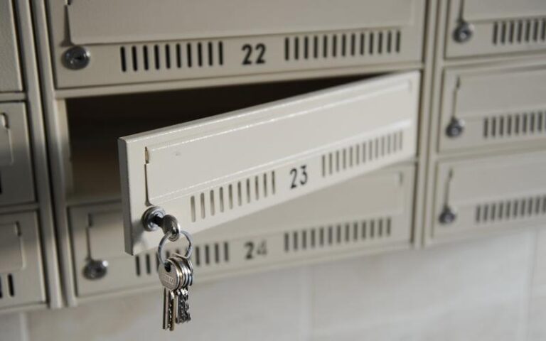 Jak komornik odnajduje adresy dłużników?