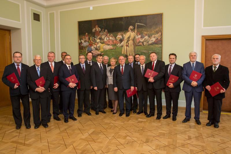 Jakie wynagrodzenie otrzymuje sędzia trybunału stanu? Oto szczegóły!