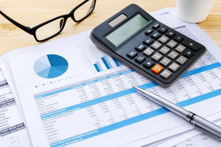 Zanurz się w codzienność: Jak wygląda praca księgowej?