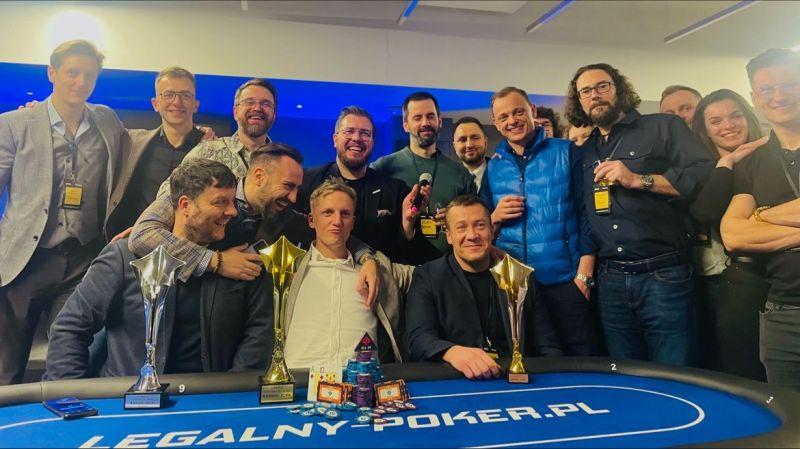 Jak traktować poker jak biznes? Przewodnik w formacie PDF dla początkujących graczy