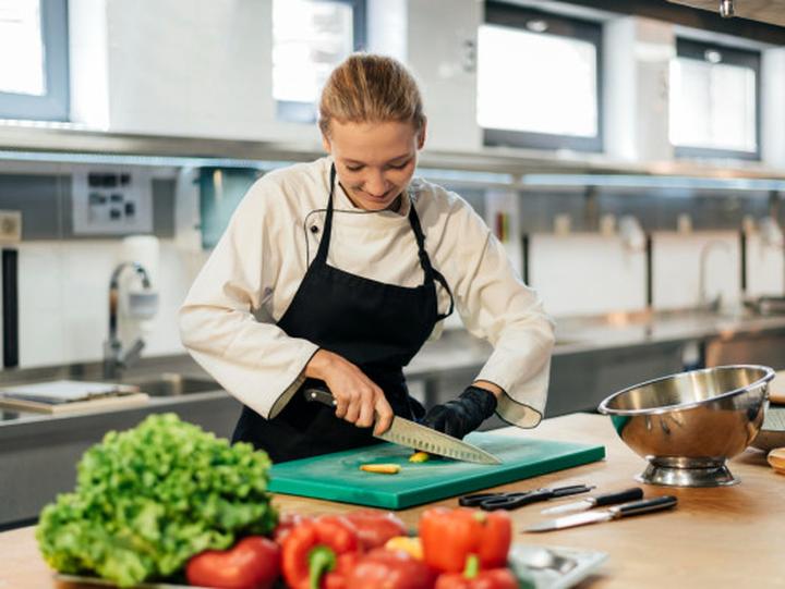Jakie wynagrodzenie czeka na pomoc kuchenną w przedszkolu?